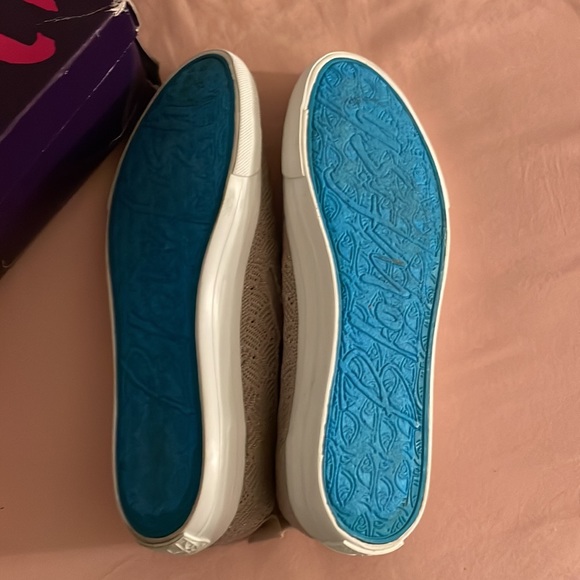 Shoes - Picture 2 of 3